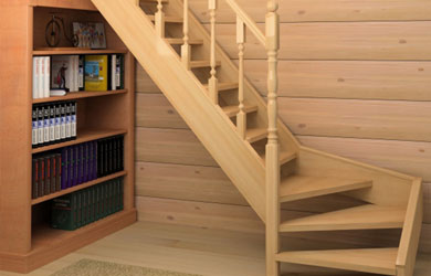 Деревянная лестница в интерьере