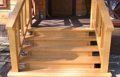 Уличное деревянное крыльцо